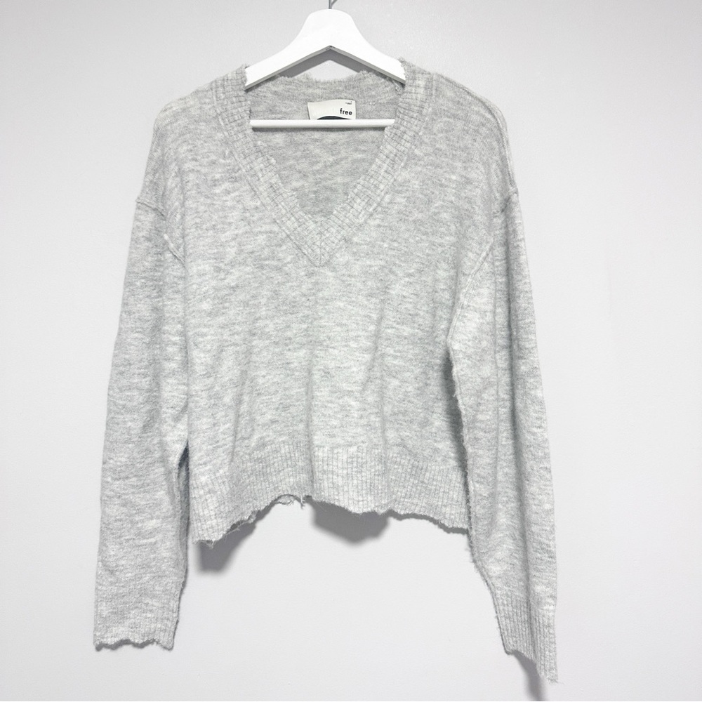 Wilfred Light Gray V-Neck Sweater size XL - Picture 2 of 11